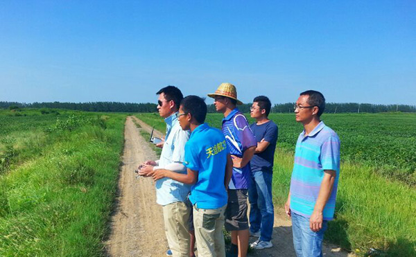 天途教育【安徽站】无人机培训学员在大山农场开展农业植保野外实战训练4.jpg