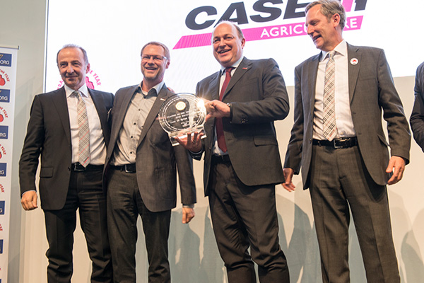 Case-IH-accepts-the-2017-Tractor-of-the-Year-award-for-the-Case-IH-OPTUM-300-CVX.jpg