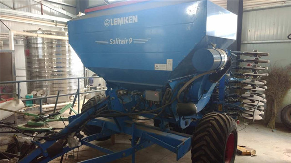 德国LEMKEN Solitair 9系气吹式精量播种机.jpg